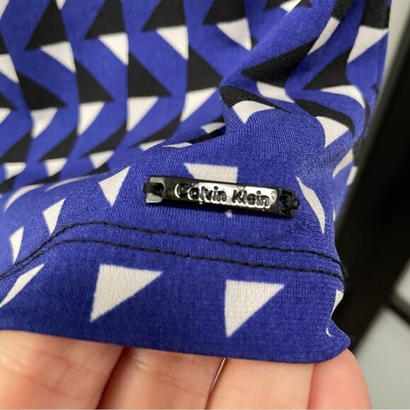 [s] Calvin Klein Black, White & Blue Geometric Patterned Sleeveless Blouse Tank - Picture 10 of 14